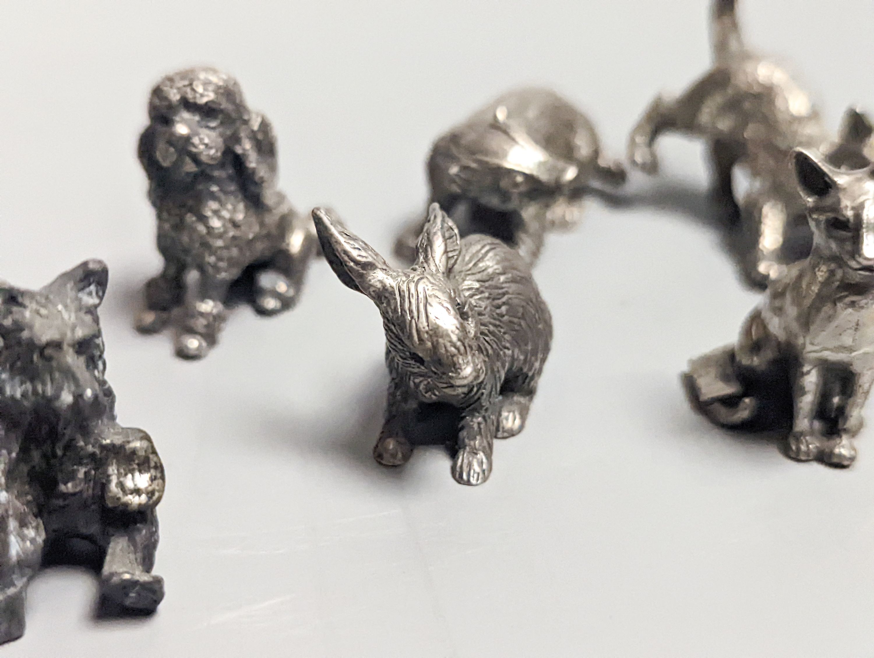 Four modern miniature freestanding model animals, including, badger, two dogs and a cat, JJSM, London, 1989 &1991, cat length 37mm, two Italian 925 models and two base metal models.